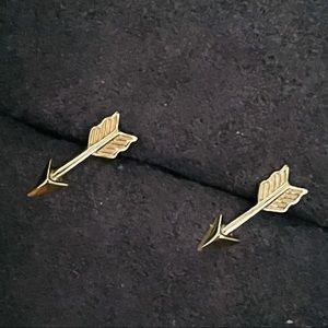 18K Gold Arrow Studs